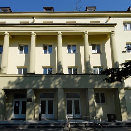 Tauferovy Koleje Hostel Brno Buitenkant foto