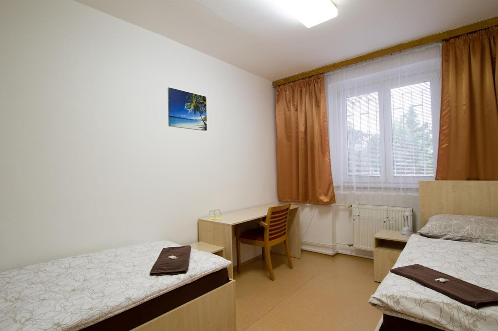 Tauferovy Koleje Hostel Brno Buitenkant foto