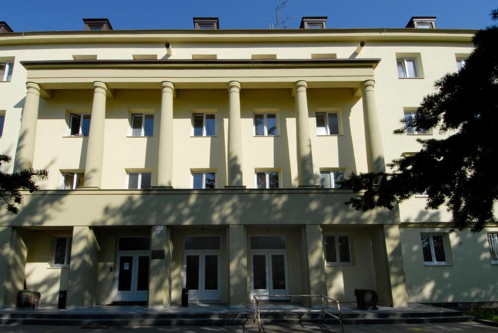 Tauferovy Koleje Hostel Brno Buitenkant foto